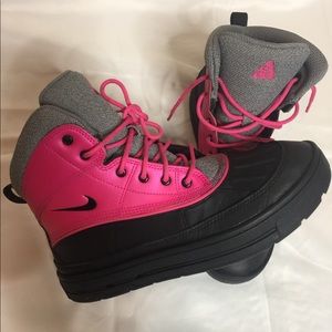 Nike snow boots